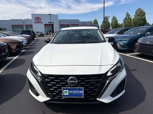 Used 2024 Nissan Altima 2.5 SR FWD image 2