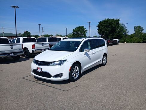 Used 2020 Chrysler Pacifica Limited FWD image 4