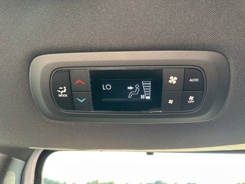 New 2026 Chrysler Pacifica Select image 35