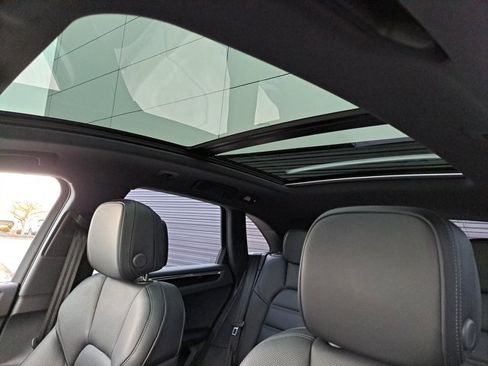 Certified 2025 Porsche Macan image 35