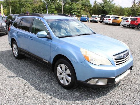 Used 2010 Subaru Outback 2.5i Limited AWD/4WD image 4