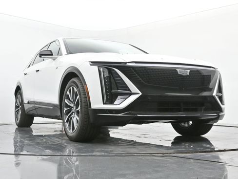 New 2025 Cadillac Lyriq Sport image 22