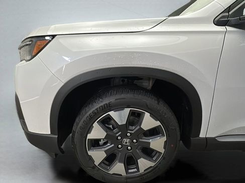New 2026 Honda Pilot Touring image 3