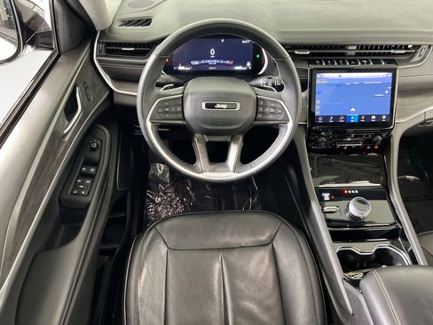 Used 2022 Jeep Grand Cherokee Limited image 23