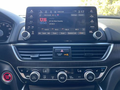 Used 2018 Honda Accord Touring image 18