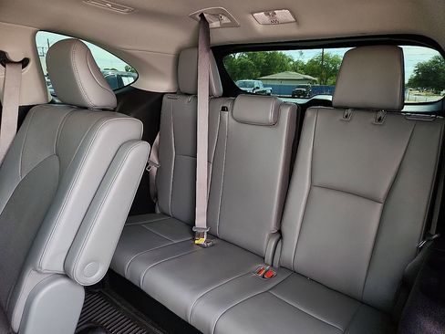 Used 2023 Toyota Highlander Limited FWD image 6