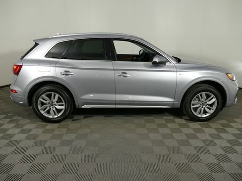 Certified 2022 Audi Q5 2.0T Premium w/ Convenience Package AWD/4WD image 2