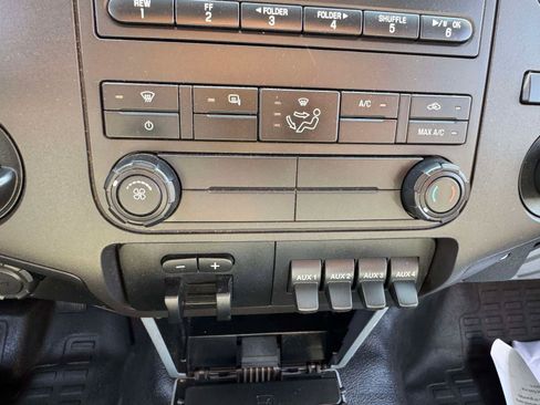 Used 2015 Ford F550 2WD Regular Cab Super Duty image 23