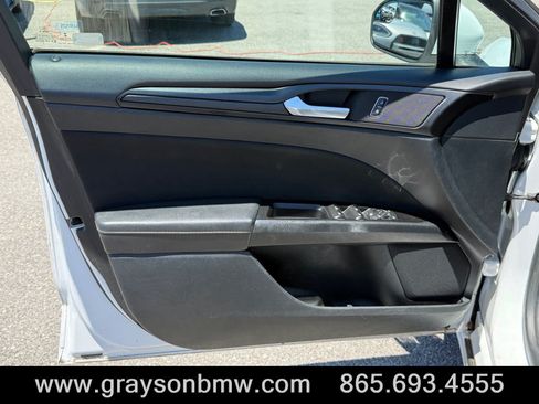 Used 2018 Ford Fusion SE w/ Equipment Group 201A FWD image 15