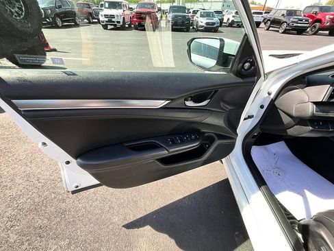 Used 2018 Honda Civic Touring image 11