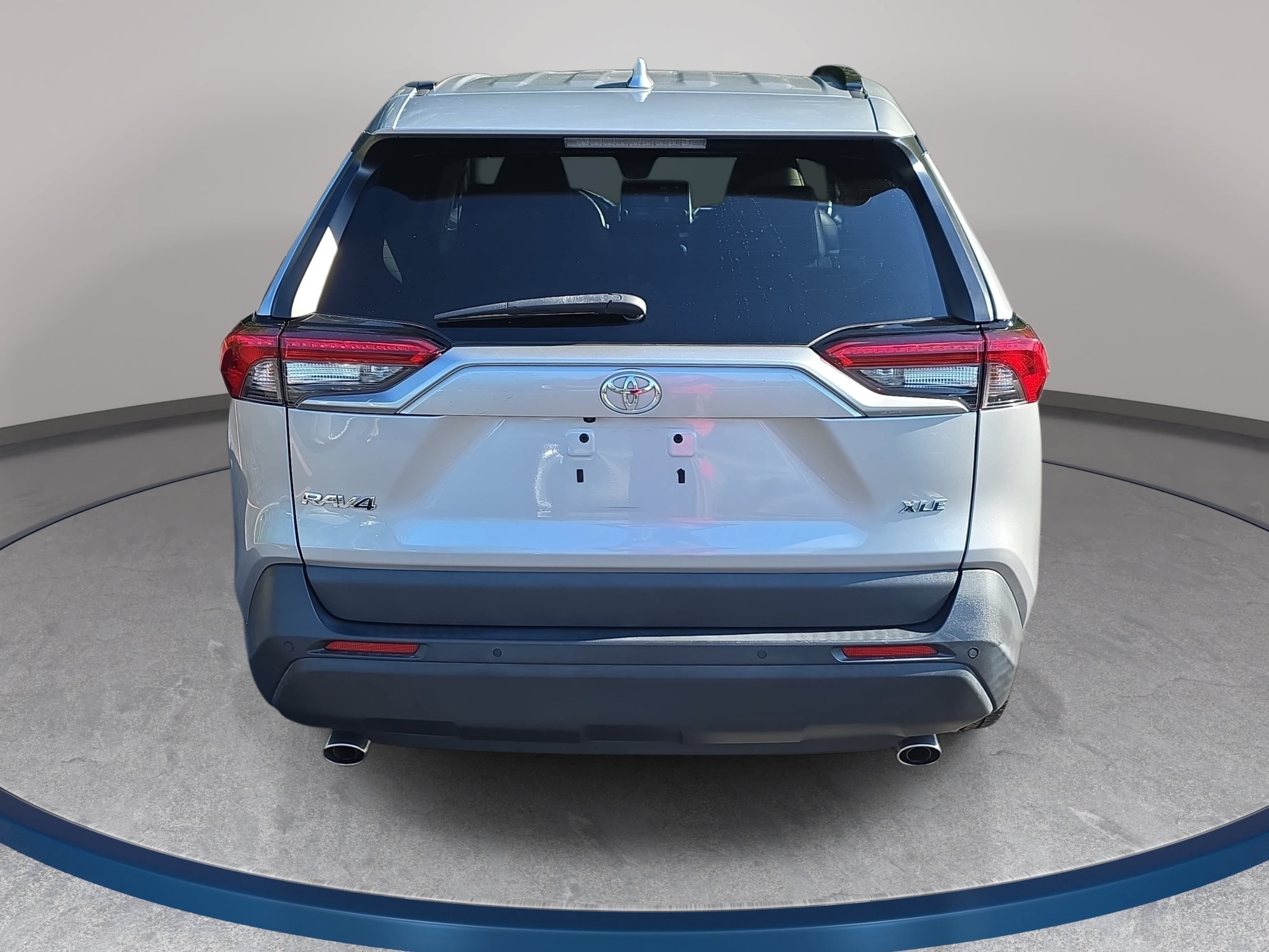 Used 2022 Toyota RAV4 XLE Premium FWD image 6