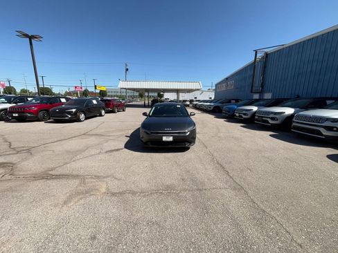 Used 2025 Kia K4 FWD image 16