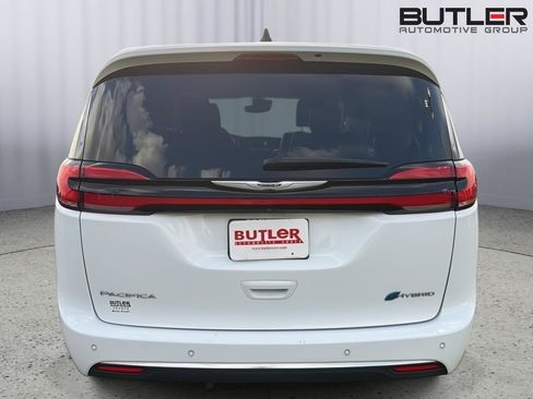 Used 2024 Chrysler Pacifica Limited FWD image 5