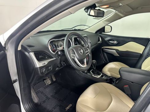Used 2017 Jeep Cherokee Sport AWD/4WD image 14