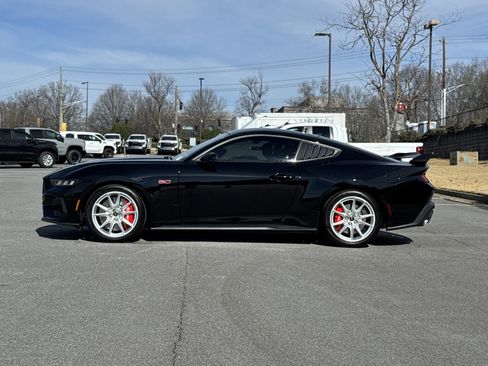 Used 2024 Ford Mustang GT Premium image 7