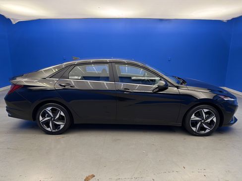 Used 2022 Hyundai Elantra SEL w/ Convenience + Premium Package image 8
