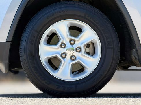 Used 2016 Jeep Grand Cherokee Laredo image 30