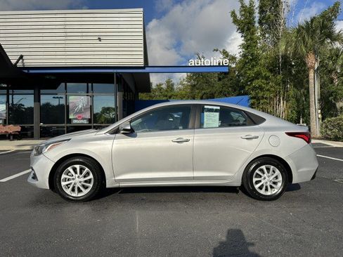 Used 2022 Hyundai Accent SEL image 3