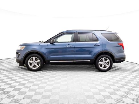 Used 2018 Ford Explorer XLT w/ Equipment Group 201A image 3