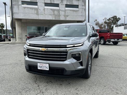 Used 2026 Chevrolet Traverse LT image 1