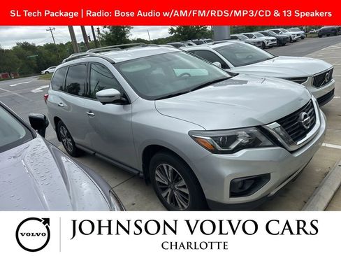 Used 2017 Nissan Pathfinder SL w/ SL Tech Package FWD image 1