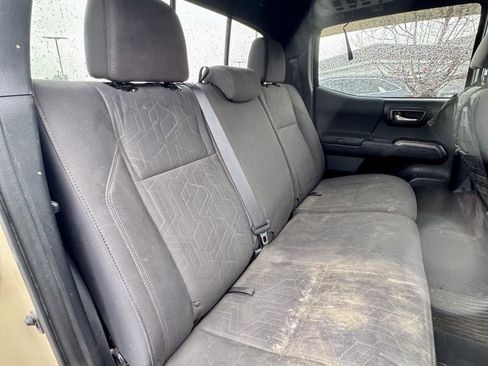 Used 2019 Toyota Tacoma TRD Sport w/ Technology Package AWD/4WD image 12
