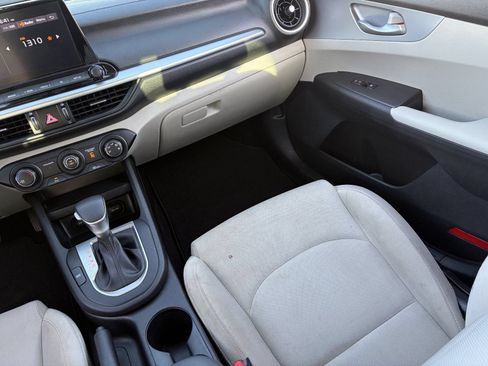 Used 2022 Kia Forte LXS FWD image 17