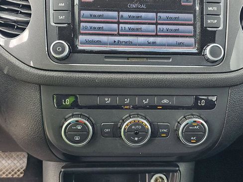Used 2013 Volkswagen Tiguan SE image 9