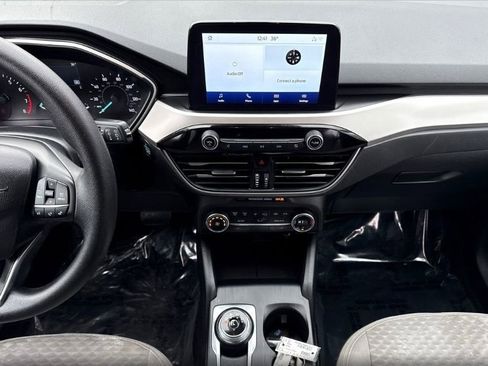 Used 2020 Ford Escape SE image 16