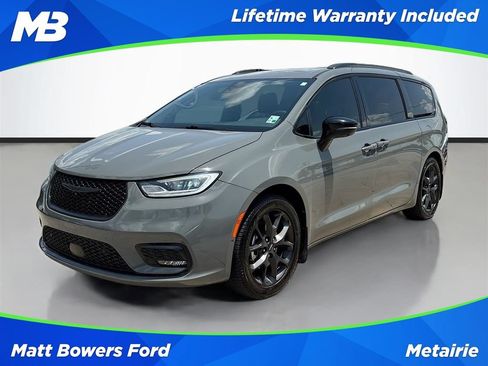 Used 2023 Chrysler Pacifica Limited w/ S Appearance Package FWD image 1