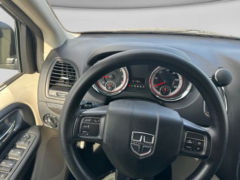 Used 2019 Dodge Grand Caravan SE w/ UConnect Hands-Free Group FWD image 29