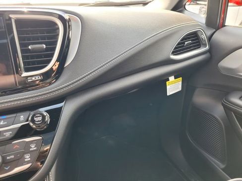 New 2026 Chrysler Pacifica Limited FWD image 29