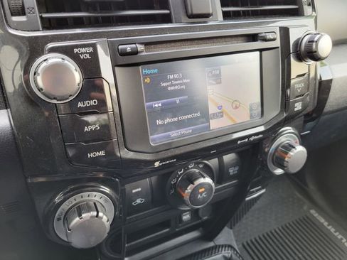 Used 2018 Toyota 4Runner TRD Off-Road Premium AWD/4WD image 34