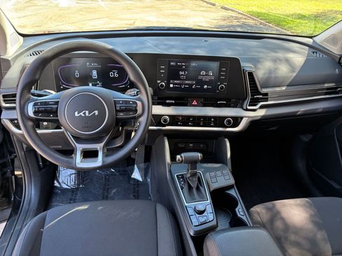 Used 2025 Kia Sportage LX image 28