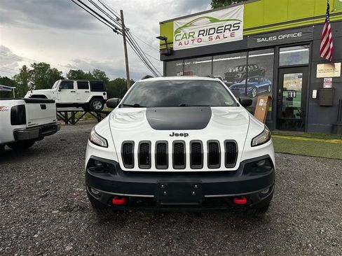 Used 2016 Jeep Cherokee Trailhawk AWD/4WD image 2
