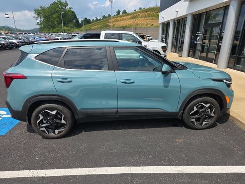 Used 2025 Kia Seltos EX AWD/4WD image 5