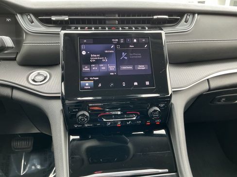 Used 2023 Jeep Grand Cherokee Laredo AWD/4WD image 17