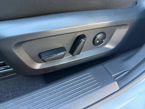 Used 2025 Nissan Rogue SV FWD image 22