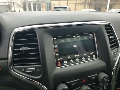 Used 2021 Jeep Grand Cherokee Laredo image 17