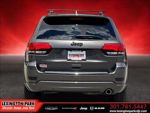Used 2018 Jeep Grand Cherokee Altitude AWD/4WD image 6