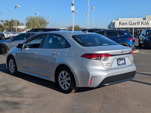 Used 2025 Toyota Corolla LE image 3