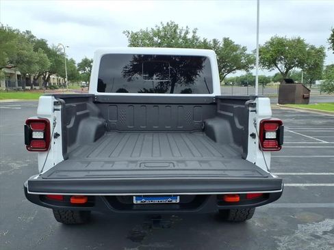 Used 2025 Jeep Gladiator Mojave w/ Convenience Group AWD/4WD image 17