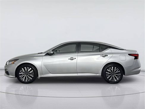 Used 2023 Nissan Altima 2.5 SV FWD image 2