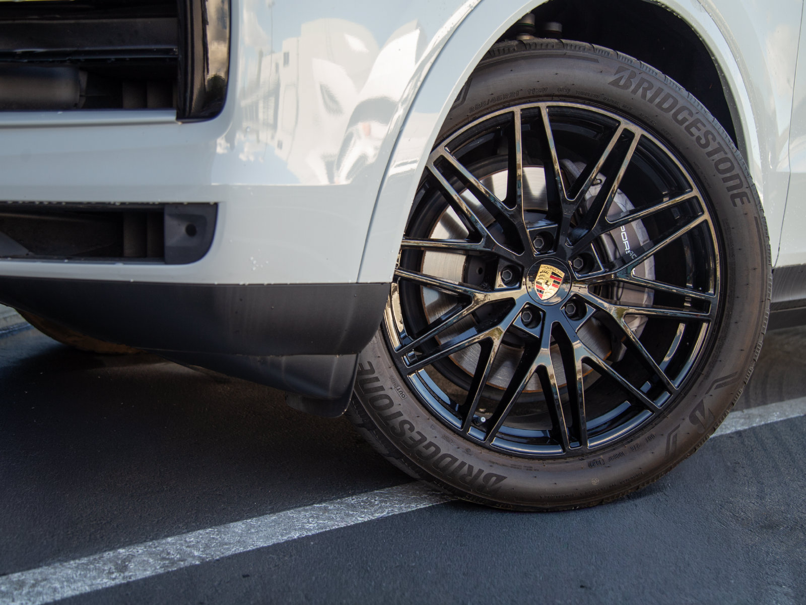 Certified 2024 Porsche Cayenne AWD/4WD image 9