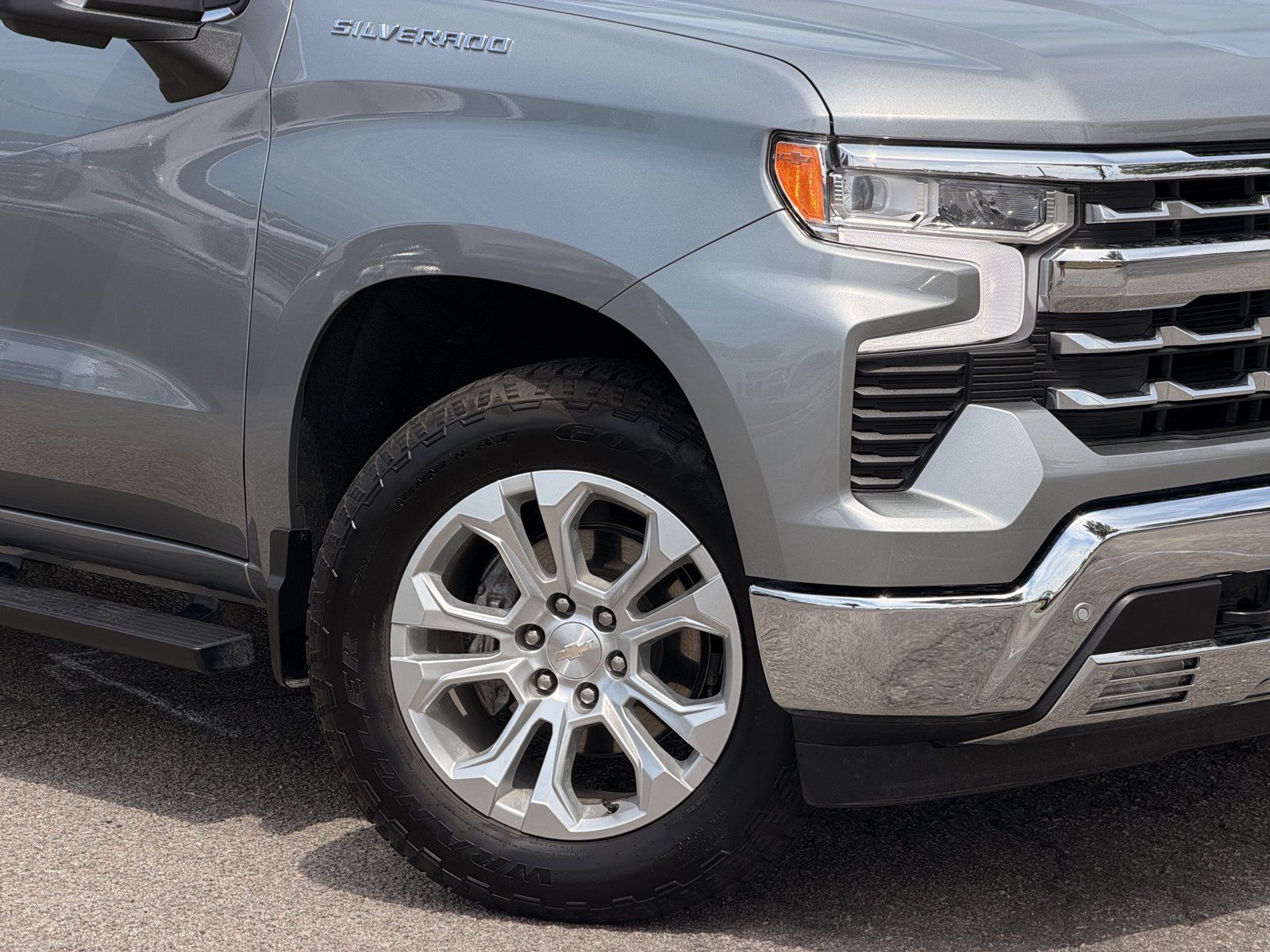 Used 2024 Chevrolet Silverado 1500 LTZ w/ LTZ Premium Package RWD image 3