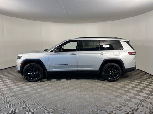 Used 2023 Jeep Grand Cherokee L Laredo image 4