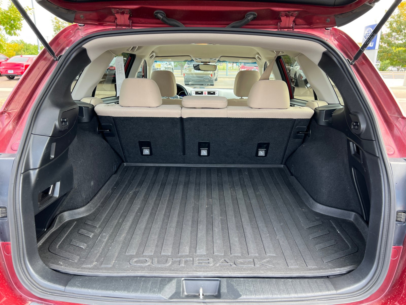 Used 2017 Subaru Outback 2.5i Premium w/ Popular Package #1 AWD/4WD image 32