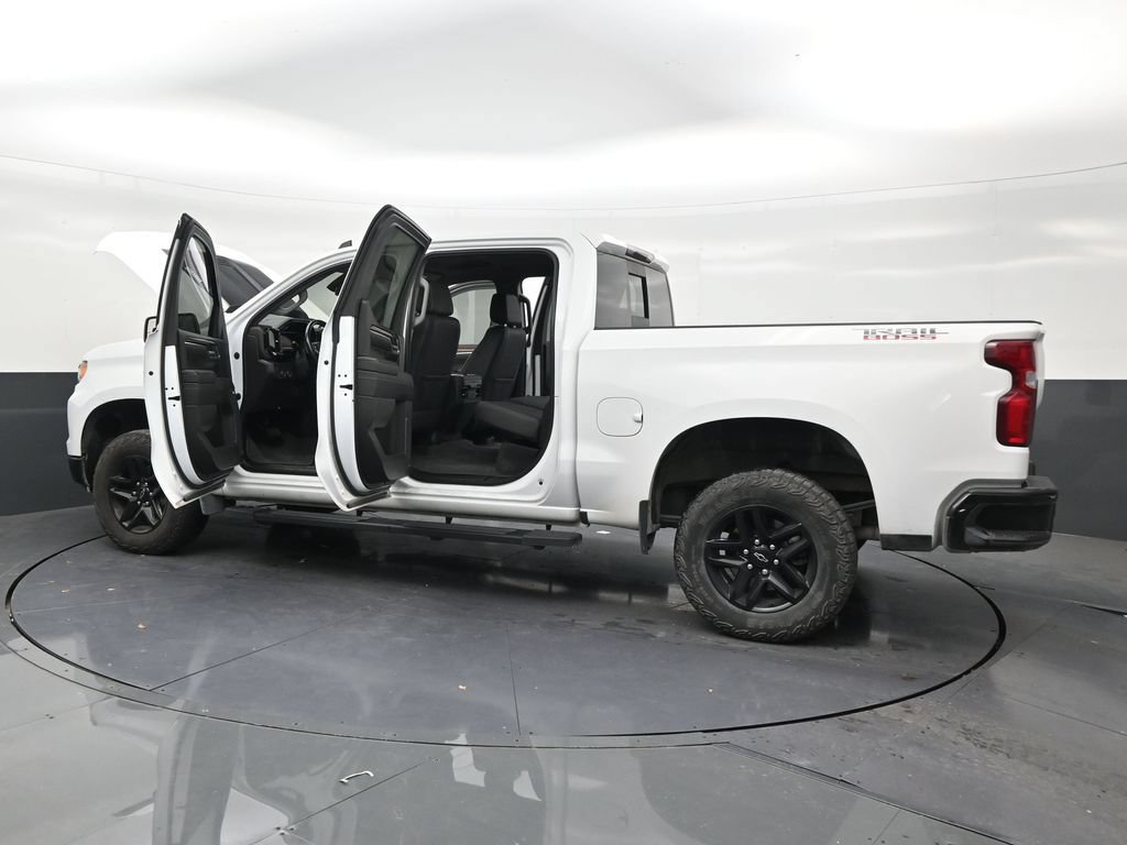 Used 2023 Chevrolet Silverado 1500 LT Trail Boss w/ LT Trail Boss Premium Package AWD/4WD image 31