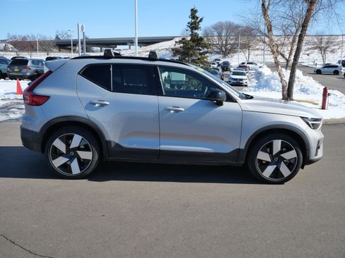 Used 2023 Volvo XC40 Recharge Ultimate image 8