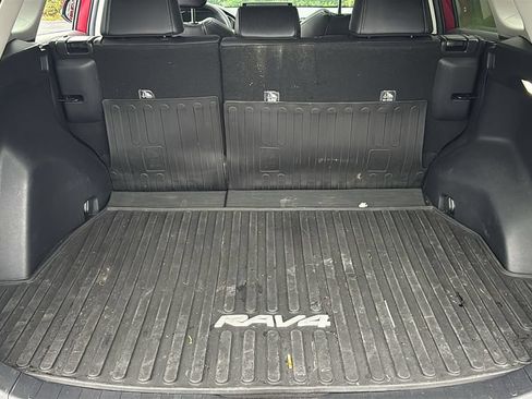 Used 2022 Toyota RAV4 XLE Premium AWD/4WD image 31